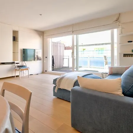 Renovated Luxurious Cosy Penthouse With Sea View 아파트 *